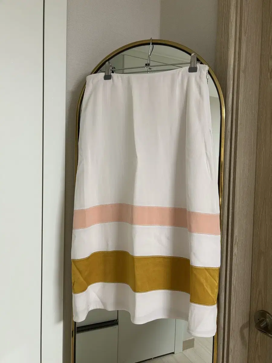 Hug Your Skin Cancan Layered Skirt Brown on Bunjang Global Site.